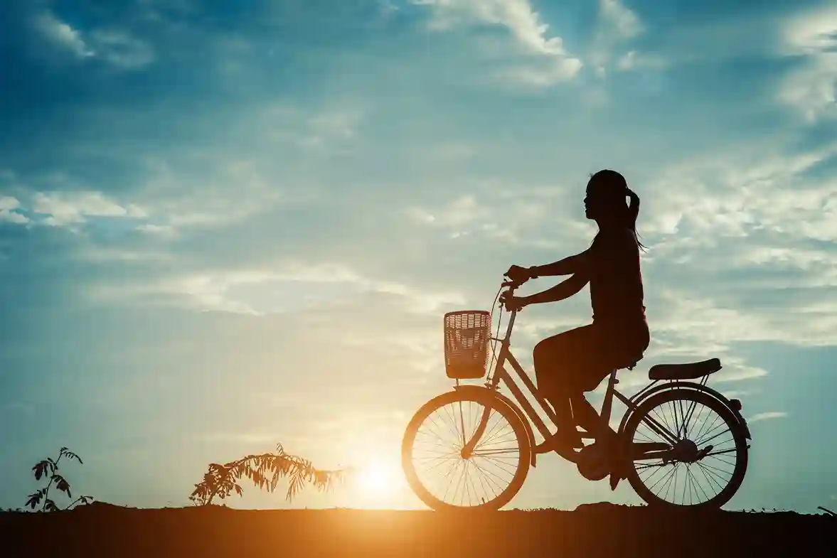 /images/blog/silhouette-women-with-bicycle-beautiful-sky_11zon.webp